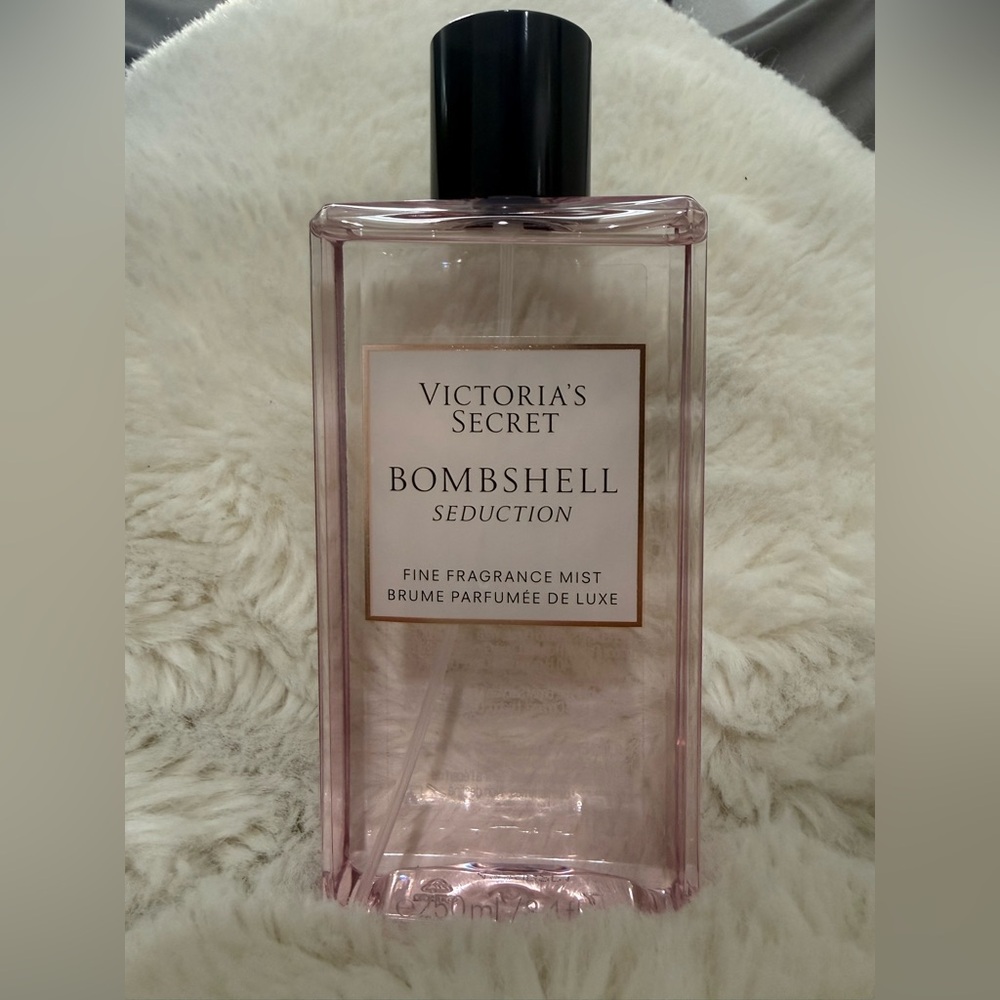 Victoria’s Secret bombshell seduction